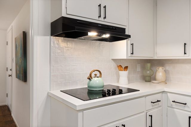 2324 Lakeshore Ave, Oakland, CA 94606