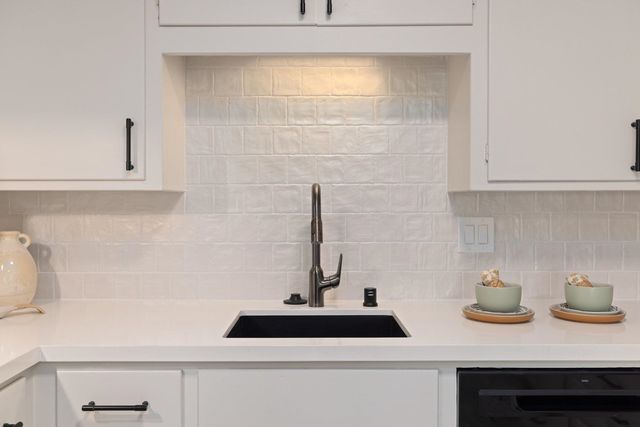 2324 Lakeshore Ave, Oakland, CA 94606