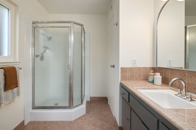 2324 Lakeshore Ave, Oakland, CA 94606