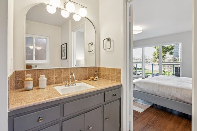 2324 Lakeshore Ave, Oakland, CA 94606