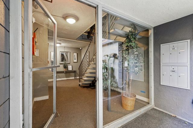 2324 Lakeshore Ave, Oakland, CA 94606