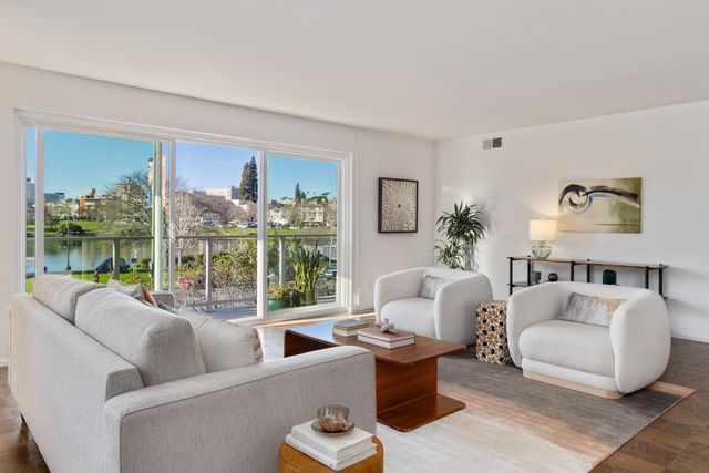 2324 Lakeshore Ave, Oakland, CA 94606