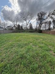 2510 Ridgewood Drive, West Columbia, TX 77486