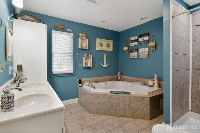 9 Diamond Court, East Brunswick, NJ 08816