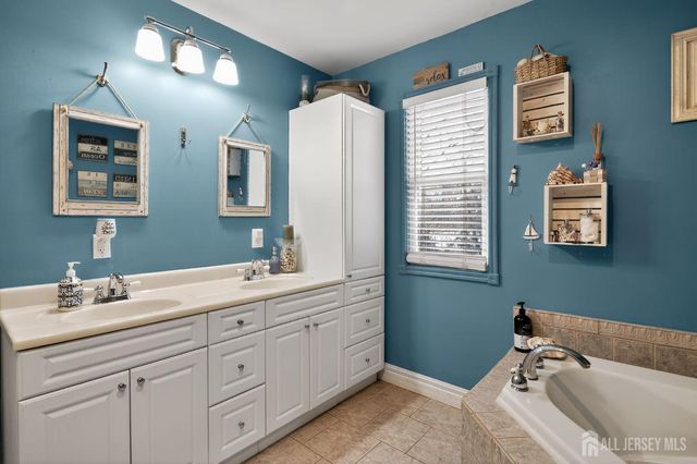 9 Diamond Court, East Brunswick, NJ 08816