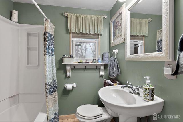 9 Diamond Court, East Brunswick, NJ 08816