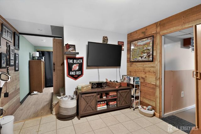 9 Diamond Court, East Brunswick, NJ 08816