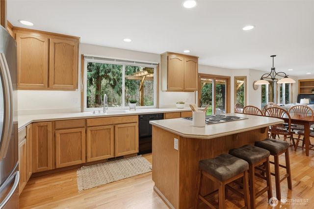 24135 SE 16th Place, Sammamish, WA 98075