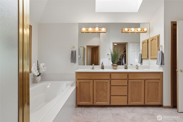 24135 SE 16th Place, Sammamish, WA 98075