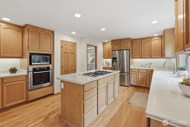 24135 SE 16th Place, Sammamish, WA 98075