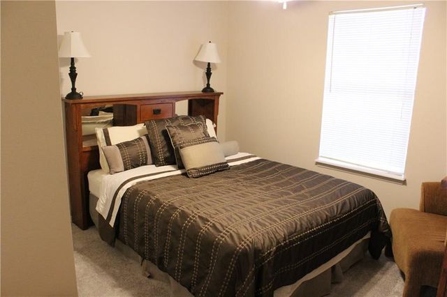 856 Peachtree Drive, Fayetteville, AR 72703