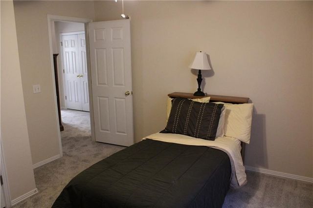 856 Peachtree Drive, Fayetteville, AR 72703