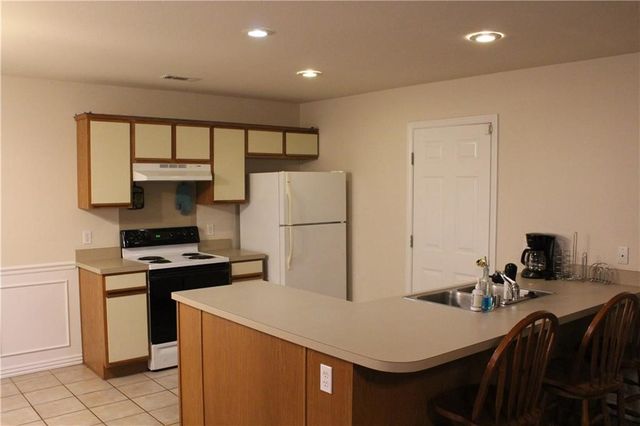 856 Peachtree Drive, Fayetteville, AR 72703