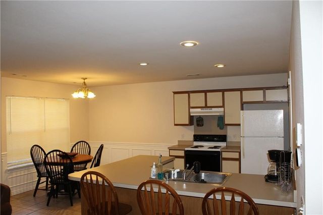 856 Peachtree Drive, Fayetteville, AR 72703