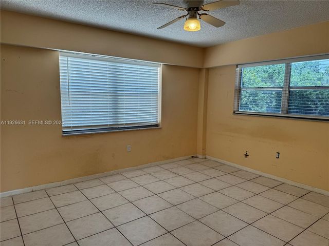 16508 NE 26th Ave 201, North Miami Beach, FL 33160