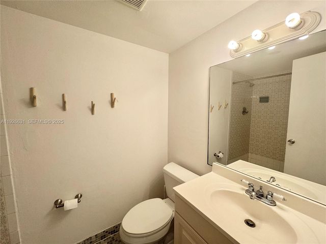 16508 NE 26th Ave 201, North Miami Beach, FL 33160