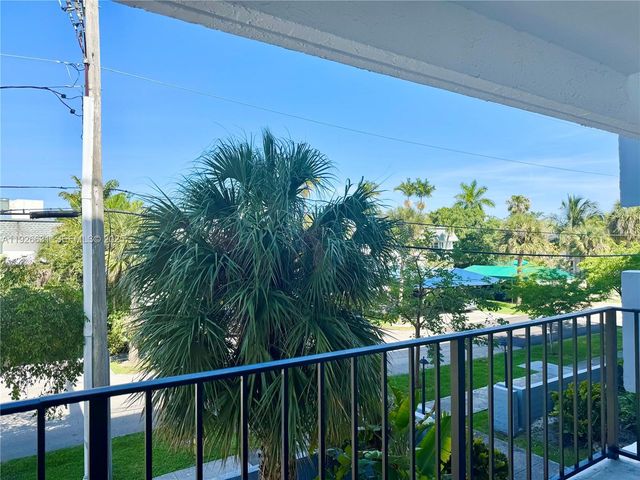 16508 NE 26th Ave 201, North Miami Beach, FL 33160