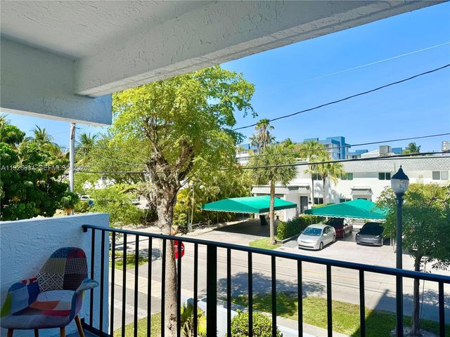 16508 NE 26th Ave 201, North Miami Beach, FL 33160
