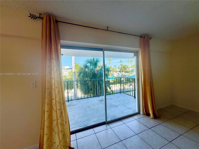 16508 NE 26th Ave 201, North Miami Beach, FL 33160