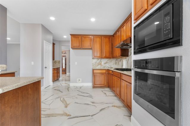 3011 Grand Lakeview Drive, Spring, TX 77388