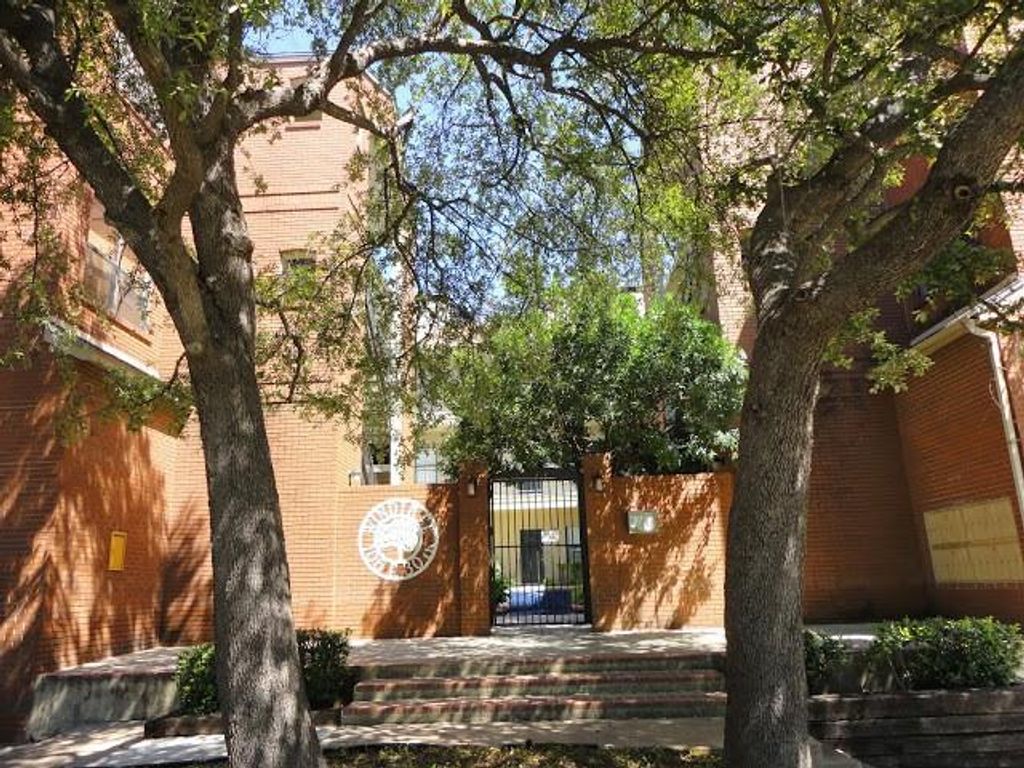 106 E 30th ST 101, Austin, TX 78705