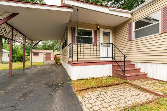 8 South Dewberry Lane, Rochester, NH 03867