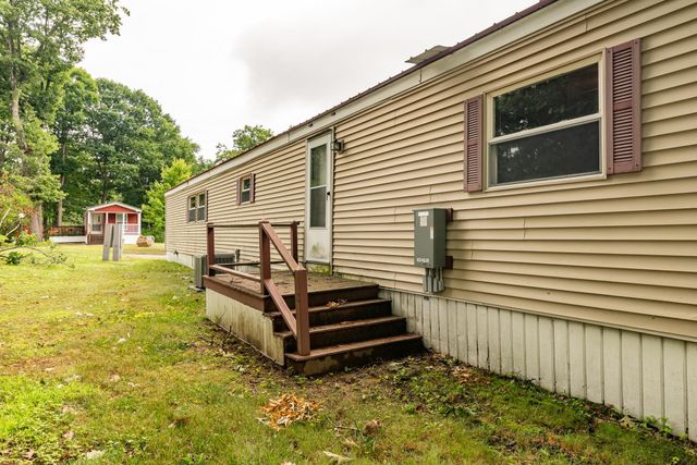 8 South Dewberry Lane, Rochester, NH 03867