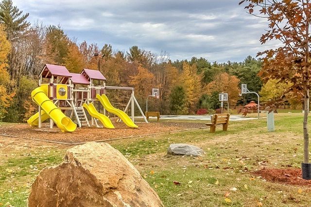 8 South Dewberry Lane, Rochester, NH 03867