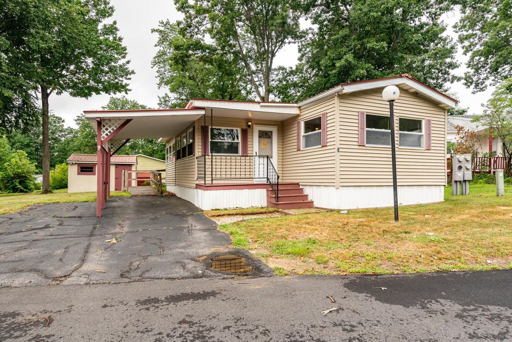 8 South Dewberry Lane, Rochester, NH 03867