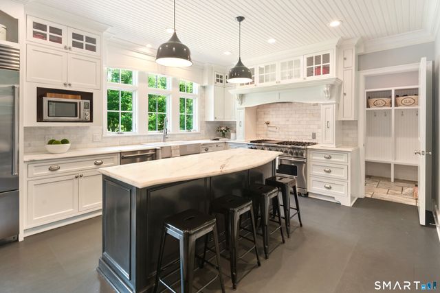 16 Overbrook Lane, Darien, CT 06820