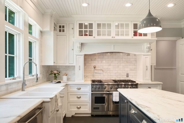 16 Overbrook Lane, Darien, CT 06820