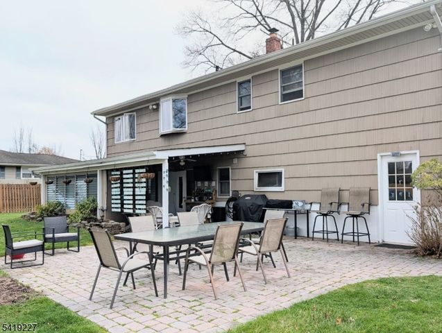 150 Victoria Dr, Clark Twp., NJ 07066