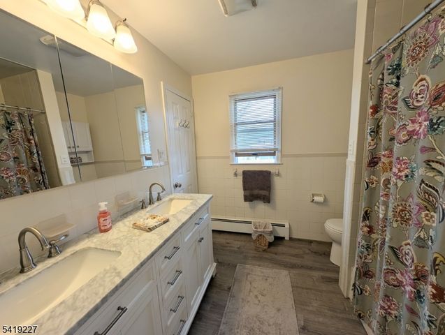 150 Victoria Dr, Clark Twp., NJ 07066