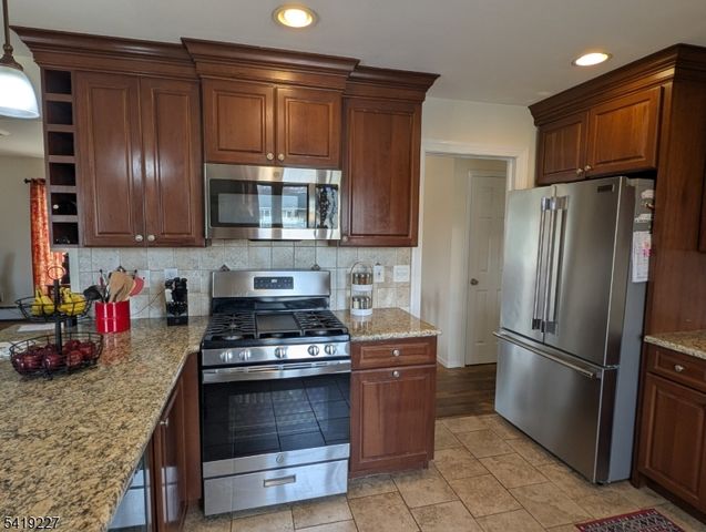 150 Victoria Dr, Clark Twp., NJ 07066