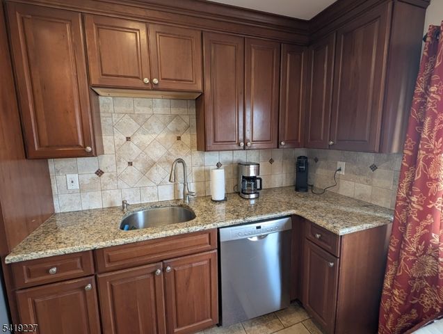 150 Victoria Dr, Clark Twp., NJ 07066