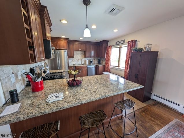 150 Victoria Dr, Clark Twp., NJ 07066