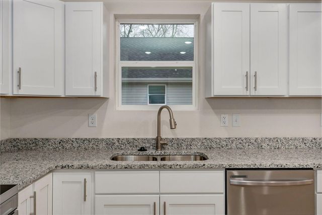 1107 E Smith Street, Springfield, MO 65803