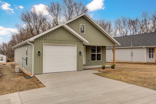 1107 E Smith Street, Springfield, MO 65803
