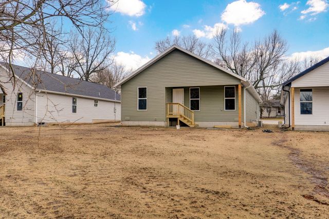1107 E Smith Street, Springfield, MO 65803