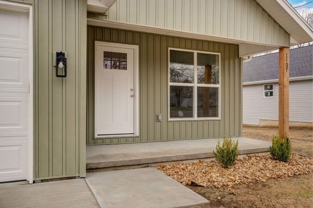 1107 E Smith Street, Springfield, MO 65803