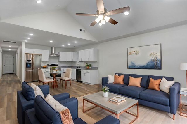 1107 E Smith Street, Springfield, MO 65803