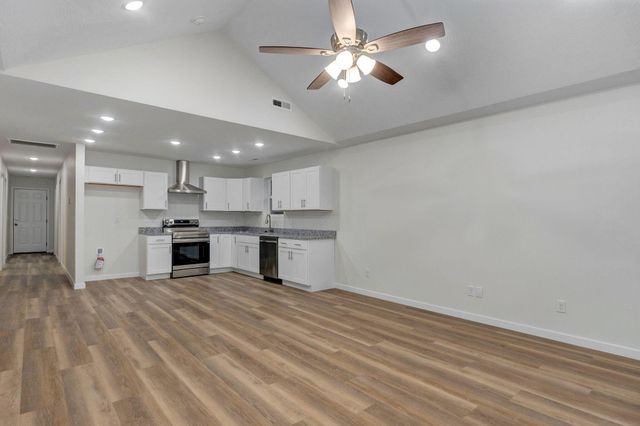 1107 E Smith Street, Springfield, MO 65803