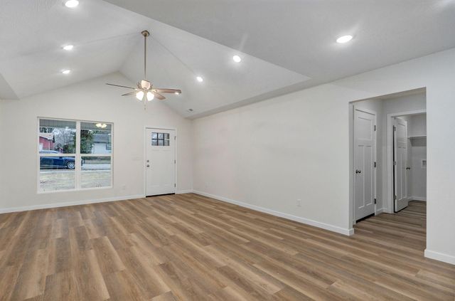 1107 E Smith Street, Springfield, MO 65803