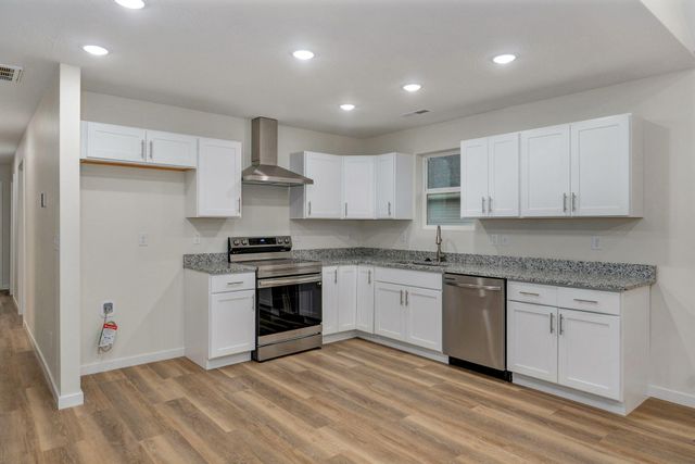 1107 E Smith Street, Springfield, MO 65803