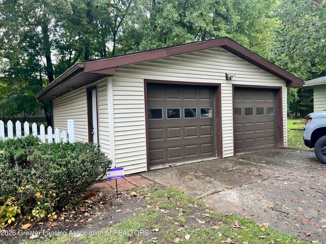4902 Tressa Drive, Lansing, MI 48910