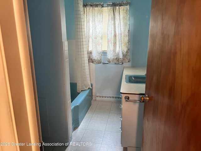 4902 Tressa Drive, Lansing, MI 48910
