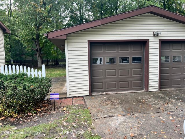 4902 Tressa Drive, Lansing, MI 48910