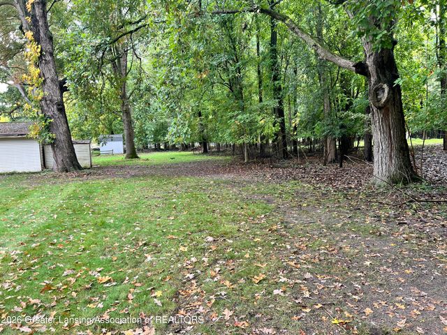 4902 Tressa Drive, Lansing, MI 48910