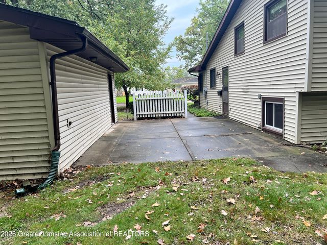4902 Tressa Drive, Lansing, MI 48910