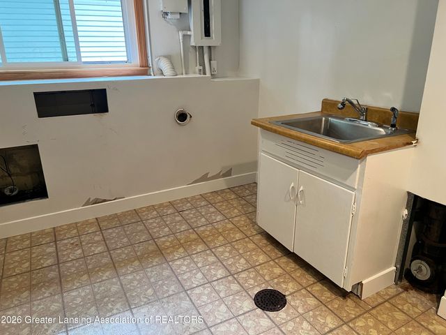 4902 Tressa Drive, Lansing, MI 48910